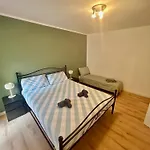 Apartment Zar 6 *