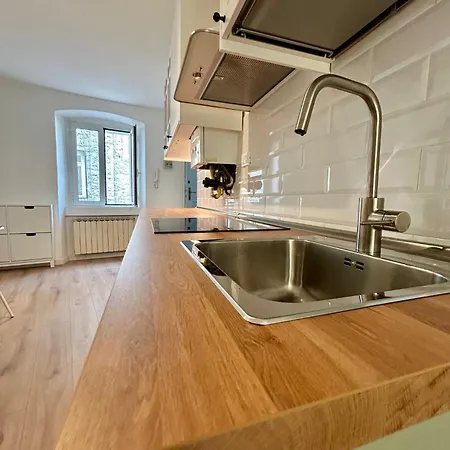 Apartman Zar 6 *